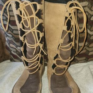 UGG LACE-UP SNOWBOOTS size 6